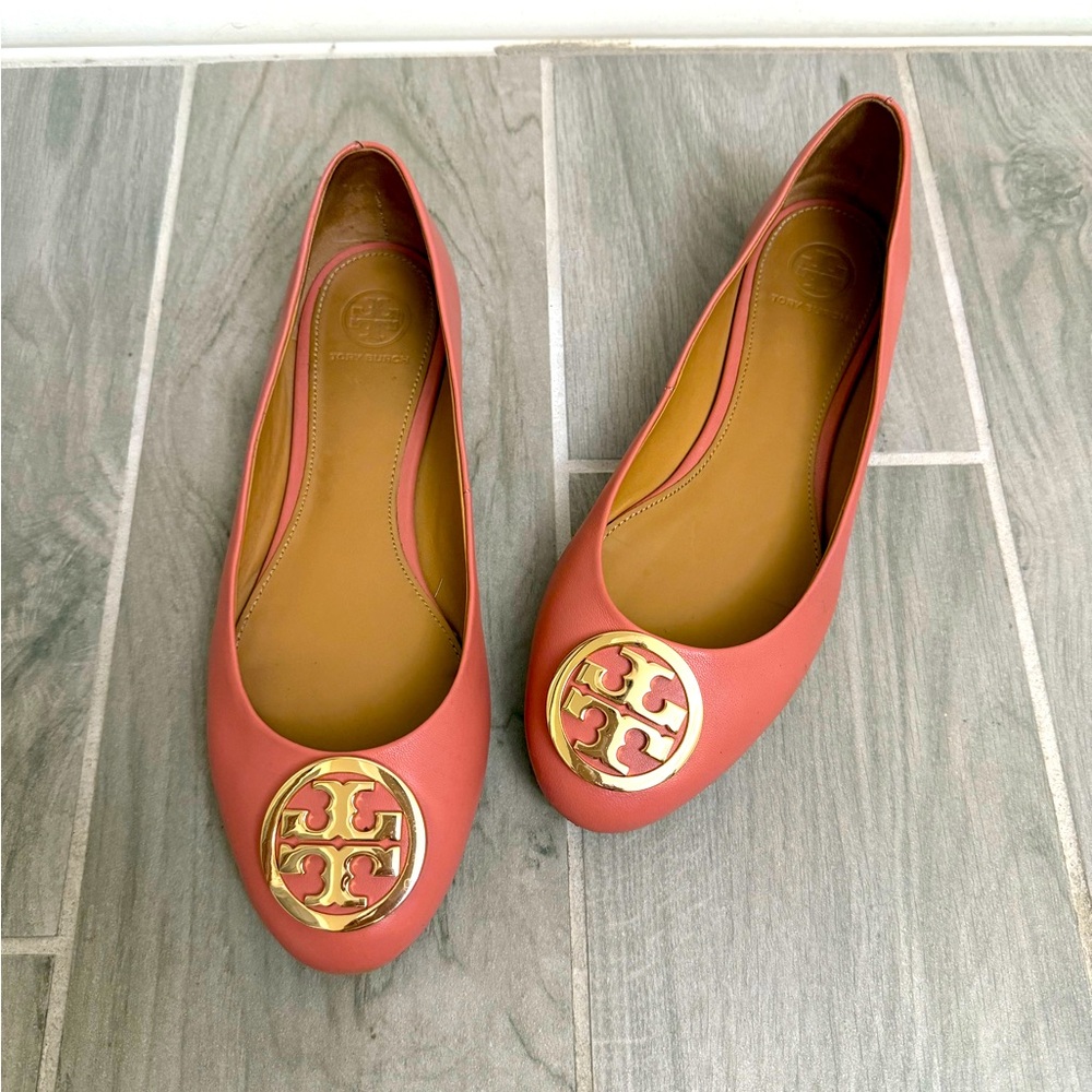 Tory Burch Benton Flats – Coral/Salmon Pink, Gold Logo